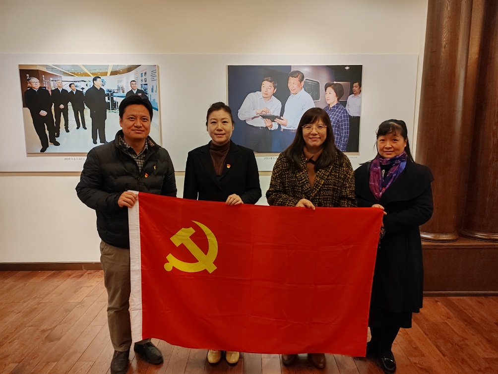 说明: C:\Users\Lenovo\Desktop\Betway必威师生开展党支部联合主题党日活动\20231117党日活动4.jpg